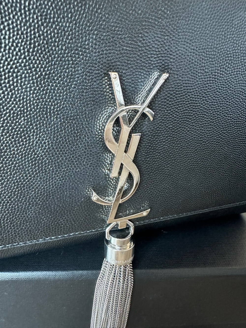 SAINT LAURENT KATE MEDIUM CHAIN BAG WITH TASSEL IN GRAIN - Picture 14 of 17